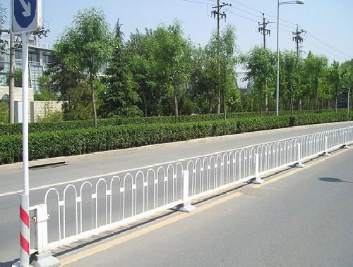 洛陽(yáng)鐵藝-交通護(hù)欄
