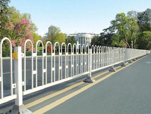 洛陽(yáng)鐵藝-交通護(hù)欄